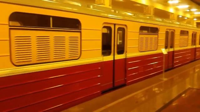 Выставка Ретро-вагонов на станции метро Партизанская 16.05.2022 года Москва