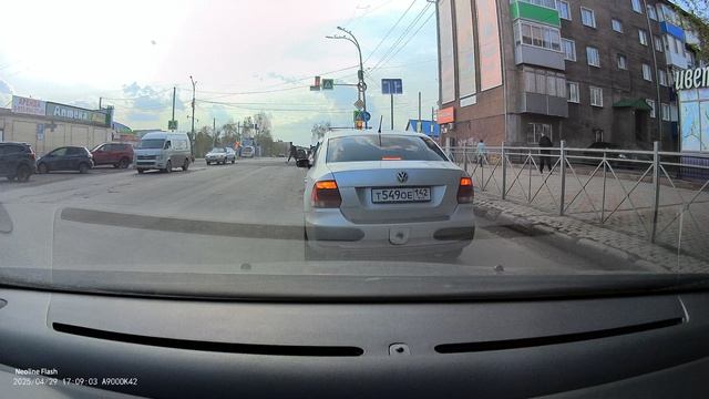 Видерегистратор Neoline FLASH 2K съемка днем 2.mp4