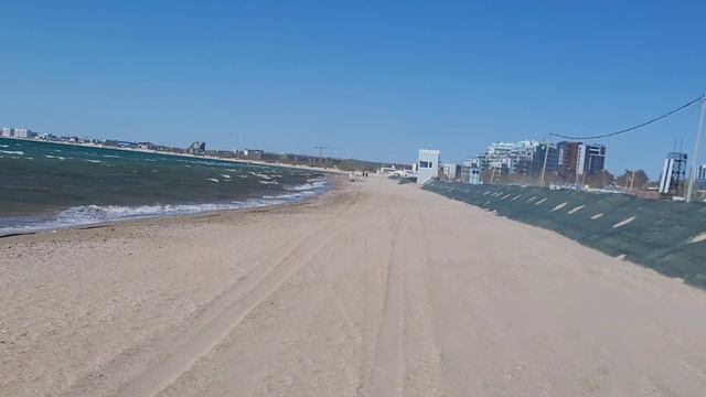 Центральный пляж еще не готов к приему отдыхающих.