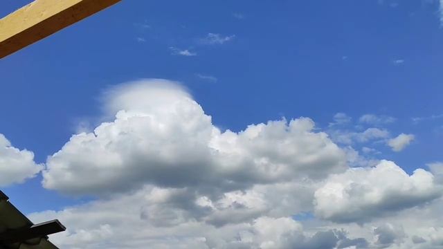 Нам песня строить и жить помогает.