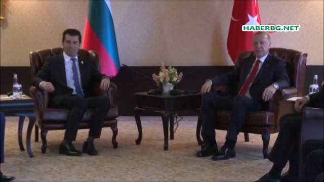 Кирил Петков се срещна с Ердоган в Анталия