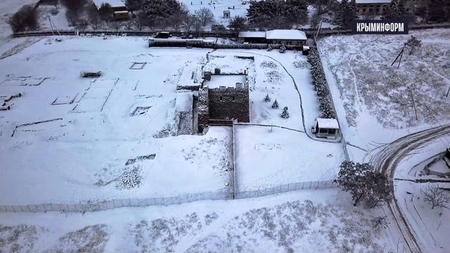 Неаполь скифский и окрестности засыпало снегом