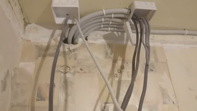 Замена электропроводки в панельной 12 ти этажке. Реконструкция в 1 комнатной квартире. Часть 3.