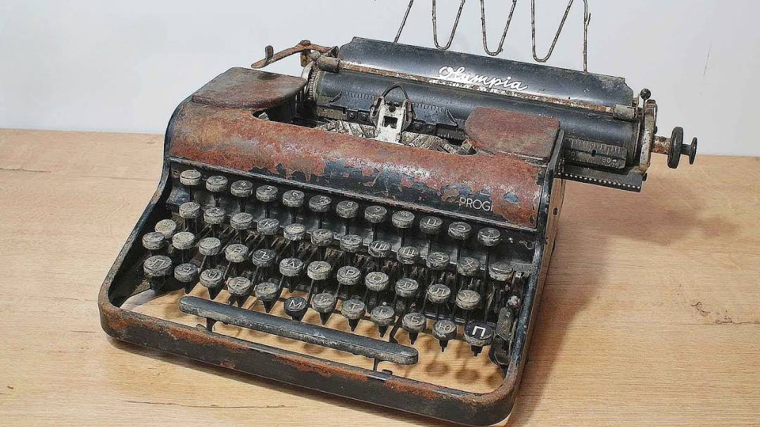 Реставрация антикварной пишущей машинки «Олимпия» 1949 года.