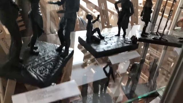 2.3  выставка  учащихся, скульптура КДХШ