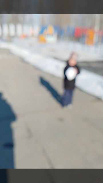 Игра в снежки с Адамом, после садика