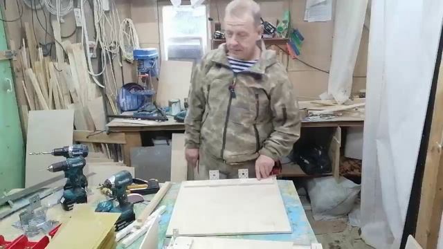 Делаю приспособы для сборки рамок и отправляю рамки. Похолодало, надо кормить слабые семьи