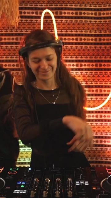 Начни свой день с TERMINAL’a. Весь сет можно посмотреть на канале!
#djset #set #deephouse