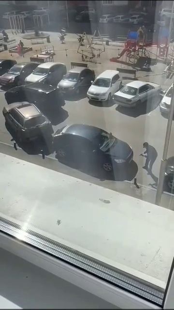 В Иркутске два бородача устроили перестрелку во дворе жилого дома