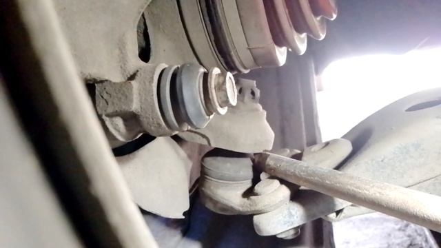 нашёл стук, не долго продержалась эта шаровая