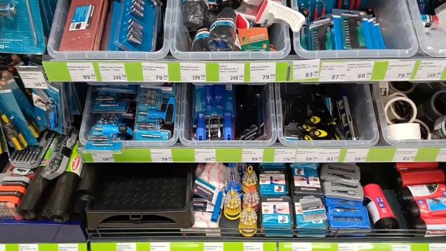 В ожидании пирсинга. По магазинам.