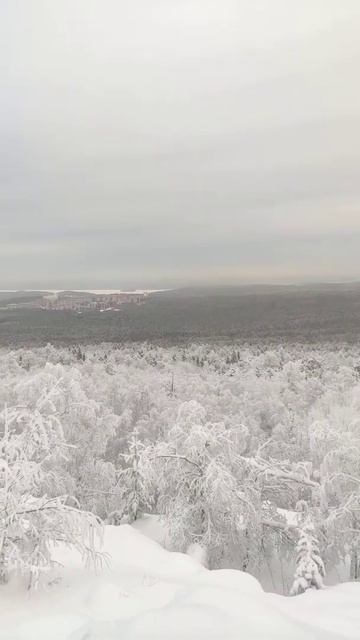 скала висячий камень