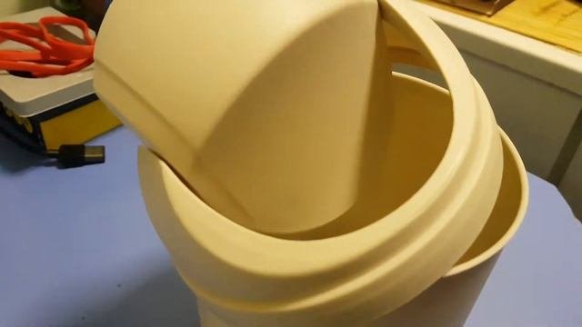 Пластиковая, маленькая урна Mini Desktop Trash Can