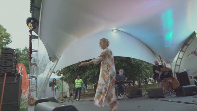 Выступление Тани Балакирской на фестивале "Усадьба Джаз"