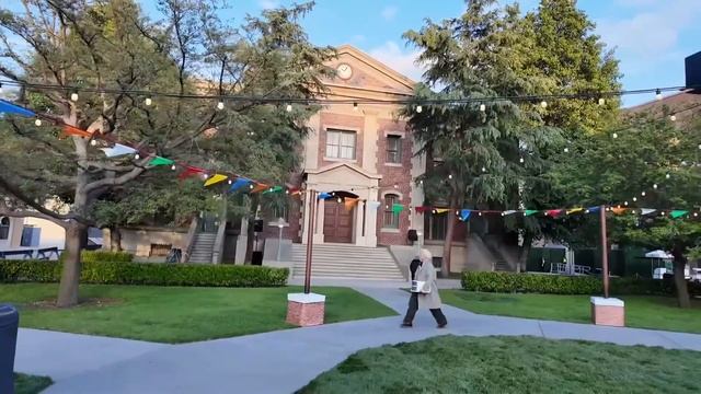 "Назад в будущее"! Место назначения - Холмистая долина на студии Universal Studio (25.04.2025)