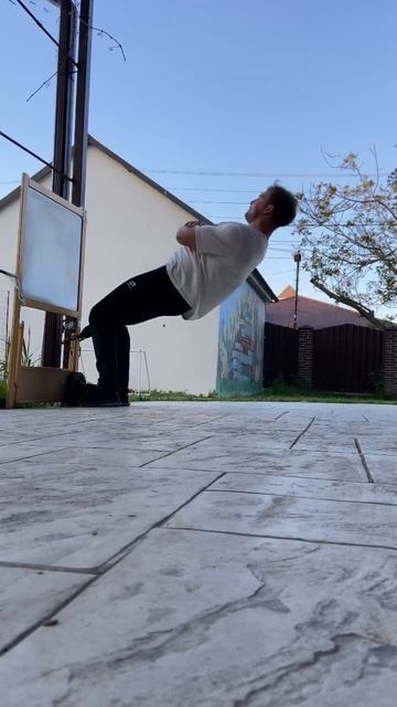 Опасная забава для стальных коленей #calisthenics #fitness