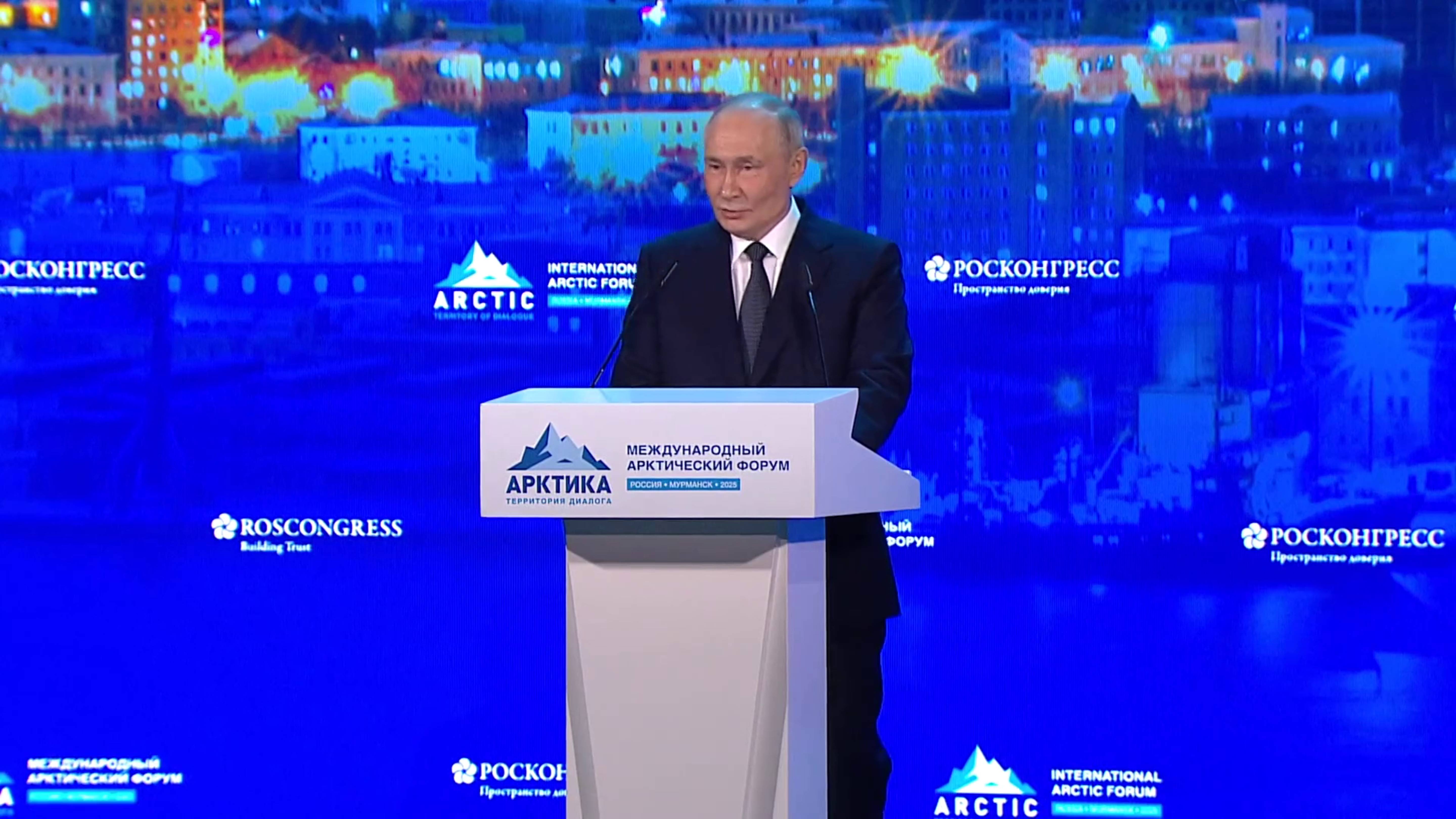 Президенты России и Белоруссии Путин и Лукашенко приняли участие в пленарном заседании