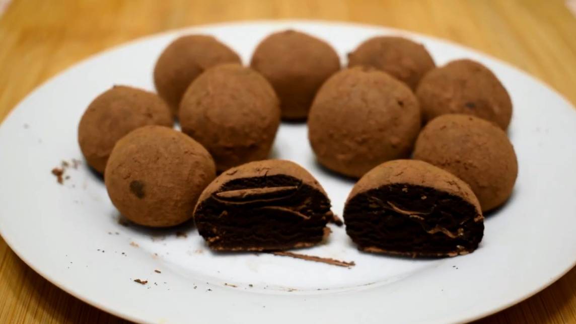 Делайте сразу 2 порции. Супер Вкуснятина за копейки! Корейский шоколадные трюфели. Пробуем!
