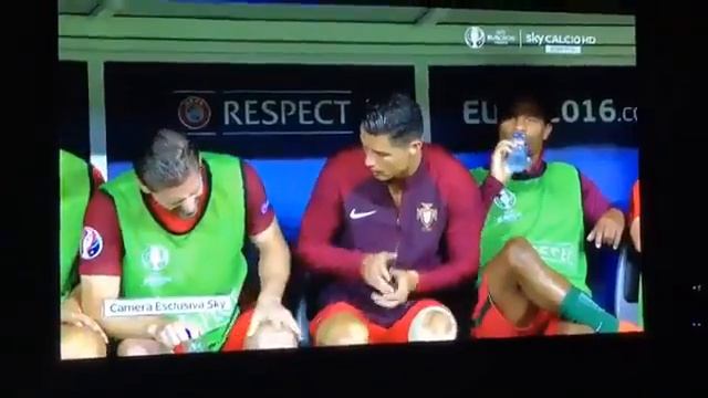 Роналду ударил по колену Евро-2016. ПОРТУГАЛИЯ - ФРАНЦИЯ. Ржач Прикол Классно.