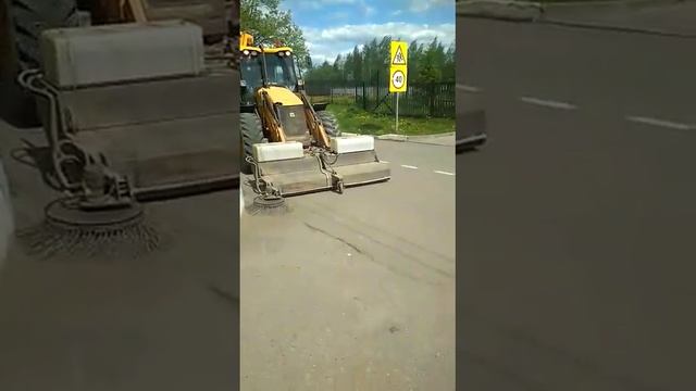 Щетка с бункером на JCB 3 CX