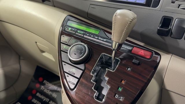 Toyota Isis 2012