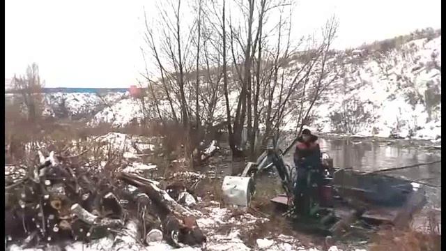 Расчистка от завалов мусора реки Пехорка с Кучинского мусорного полигона при очистке русла реки.