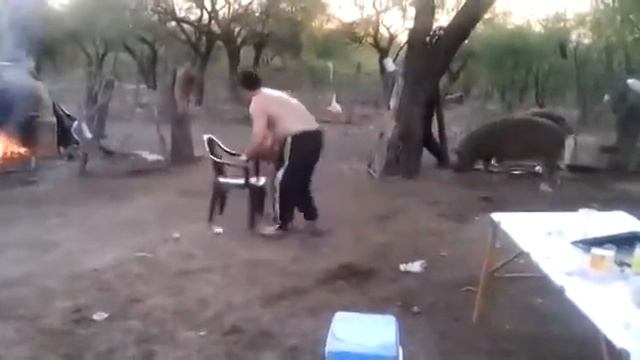 Вот так вот! Мамка в обиду не даст