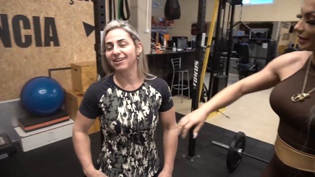 VIVI WINKLER LEVA O LEO STRONDA NO CROSSFIT PARA CONHECER A SILVIA PERSONAL