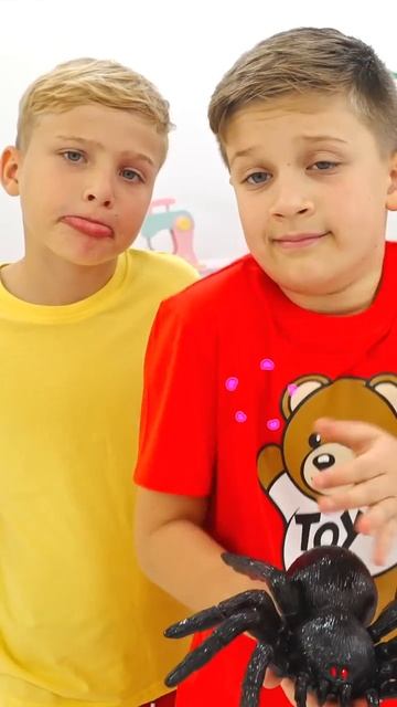 Рома и Диана Паук ! Соревнование девочек против мальчиков