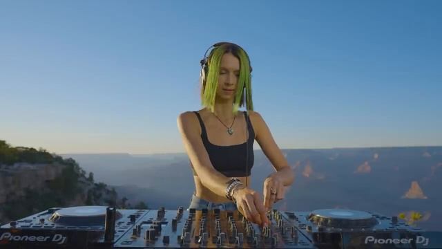 Miss Monique @ Grand Canyon (Arizona, USA) [Melodic Techno Progressive House DJ Mix]
