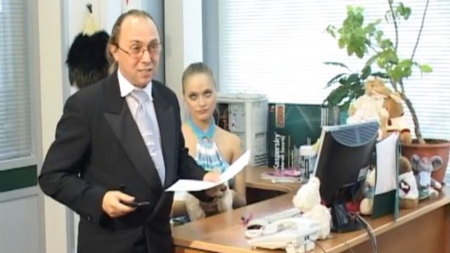 Блондинка-сисад мин. ЭТАКАНЕЦ!