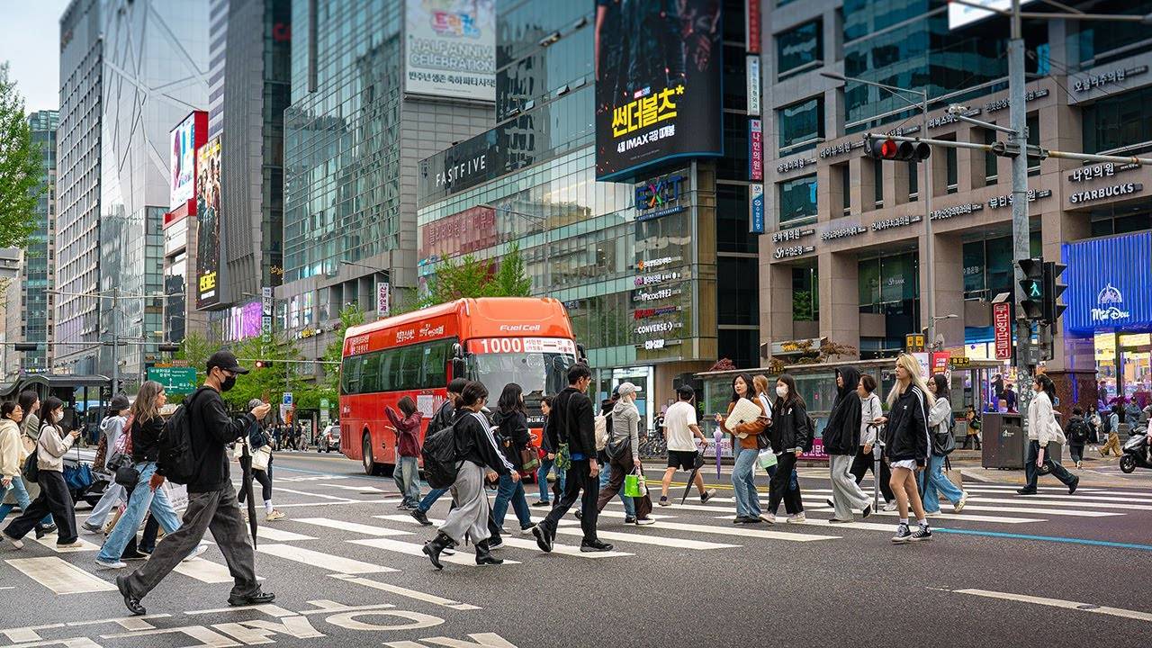 Seoul’s Rainy Café Street Walk｜ Yeonnam-dong & Hongdae Area
