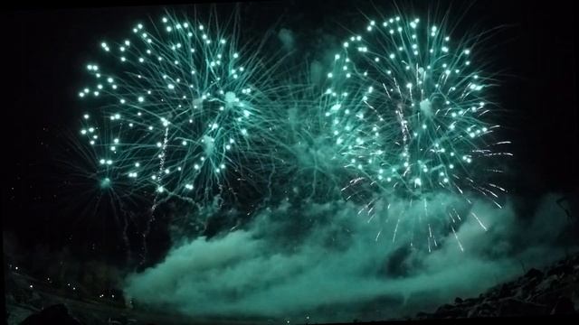 Грандиозный высотный музыкальный фейерверк.