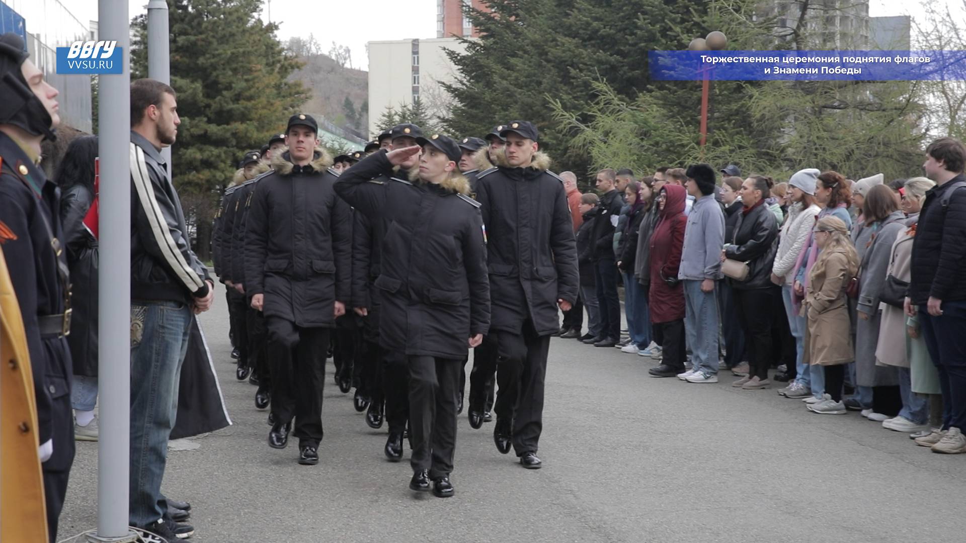 Торжественная церемония поднятия флагов и Знамени Победы прошла в ВВГУ