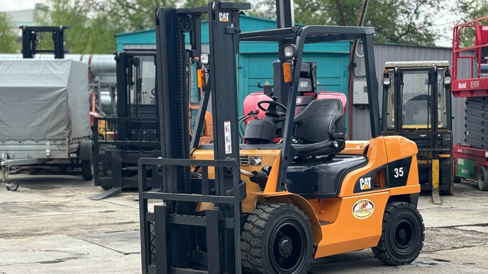 Вилочный бензиновый автопогрузчик CATERPILLAR GP 35 NT (3,5 тонны)