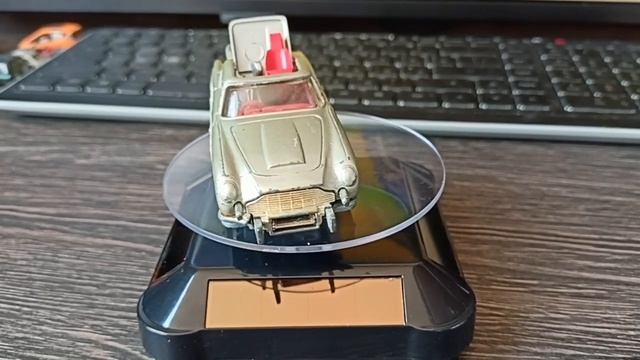 Aston Martin DB5 james bonds corgi toys 1:43