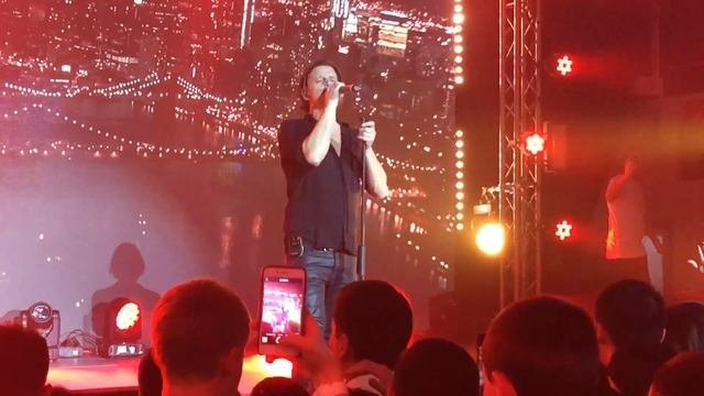 Christian Burns . Елена Темникова - в Бишкеке.