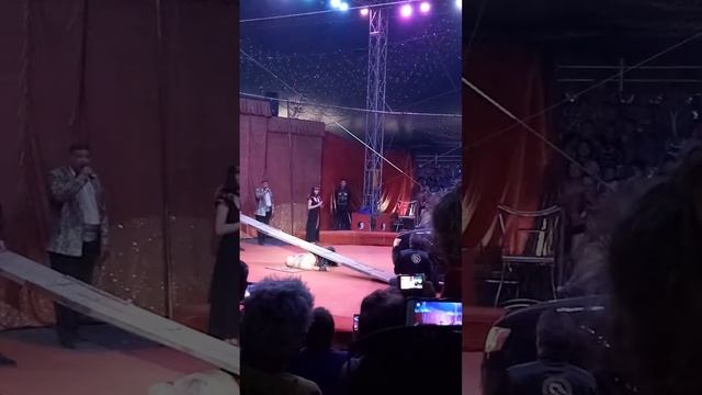 Цирк (машина переезжает человека)