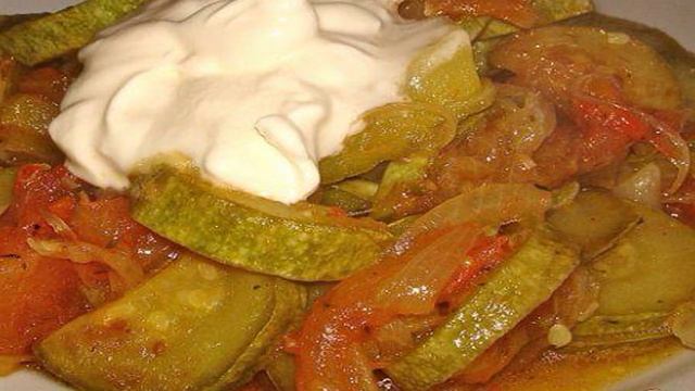 тушеные кабачки