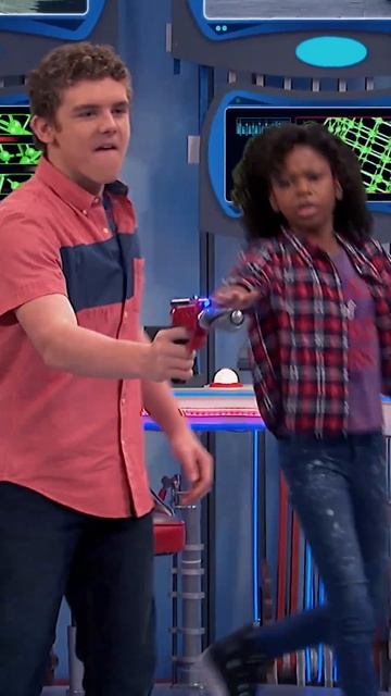 не так) идеально синхронизированные взрывы в Henry Danger  #Shorts