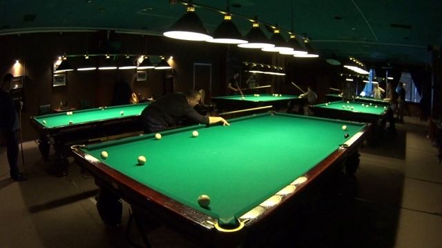 Два шара, один из которых упал бонусом в партии по американке