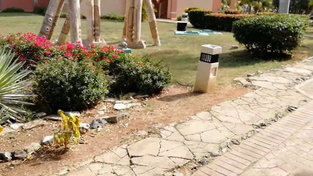 Прогулка по тер. отеля "Memories Varadero". От р-на вечерней анимации до бара на ресепшене.