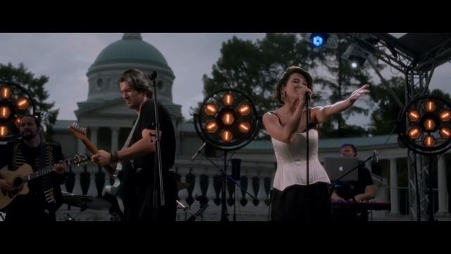 Антон Лаврентьев и Алина Астровская: концерт под открытым небом в усадьбе «Архангельское»