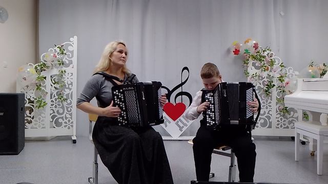 "Дождик" укр.н.п. переложение Лихачева
дуэт Решетов А. и Коротких С.В