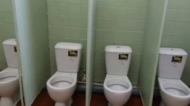 Первоклассник заходит в туалет:|мемы