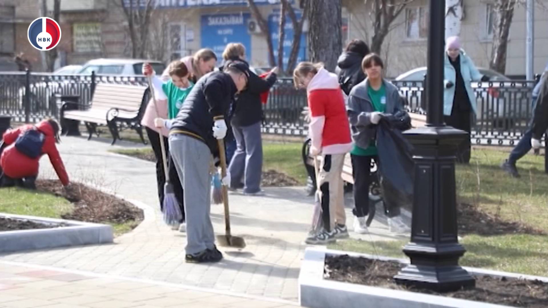 Жители региона приняли участие в весенних субботниках, приводя в порядок благоустроенные территории