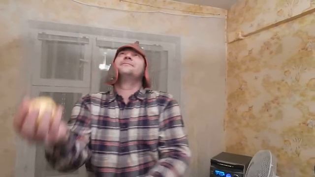 Жонглёр цирка им.  С. М. Будённого с номером "Картоха"