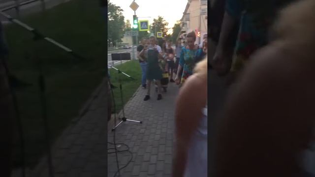 Концерт под открытым небом у кингисеппского паба. Июнь 2019