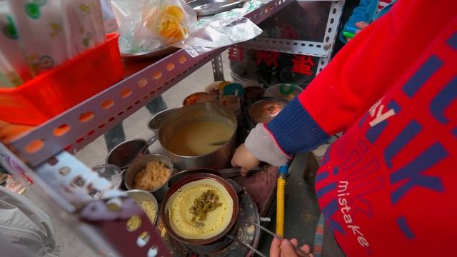 中国绵阳美食街-马家巷｜全市最热闹的一条小吃街，一个视频逛完，主要小吃有，冷吃兔，钵钵鸡，串串，香辣猪蹄，叶儿耙，铁板肥肠，春卷，凉沾沾，蛋烘糕，烤猪脑，蚝蛋烧，烤冷面，糍粑，烤茄子，军屯锅魁等！