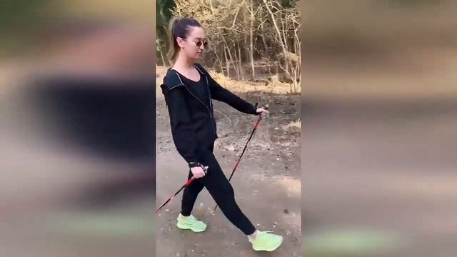 Скандинавская ходьба с Ольгой Бузовой !!! Бузова жжёт !!! Прикол на палочках !!!